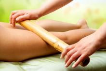 Massage aux bâtons de bambou